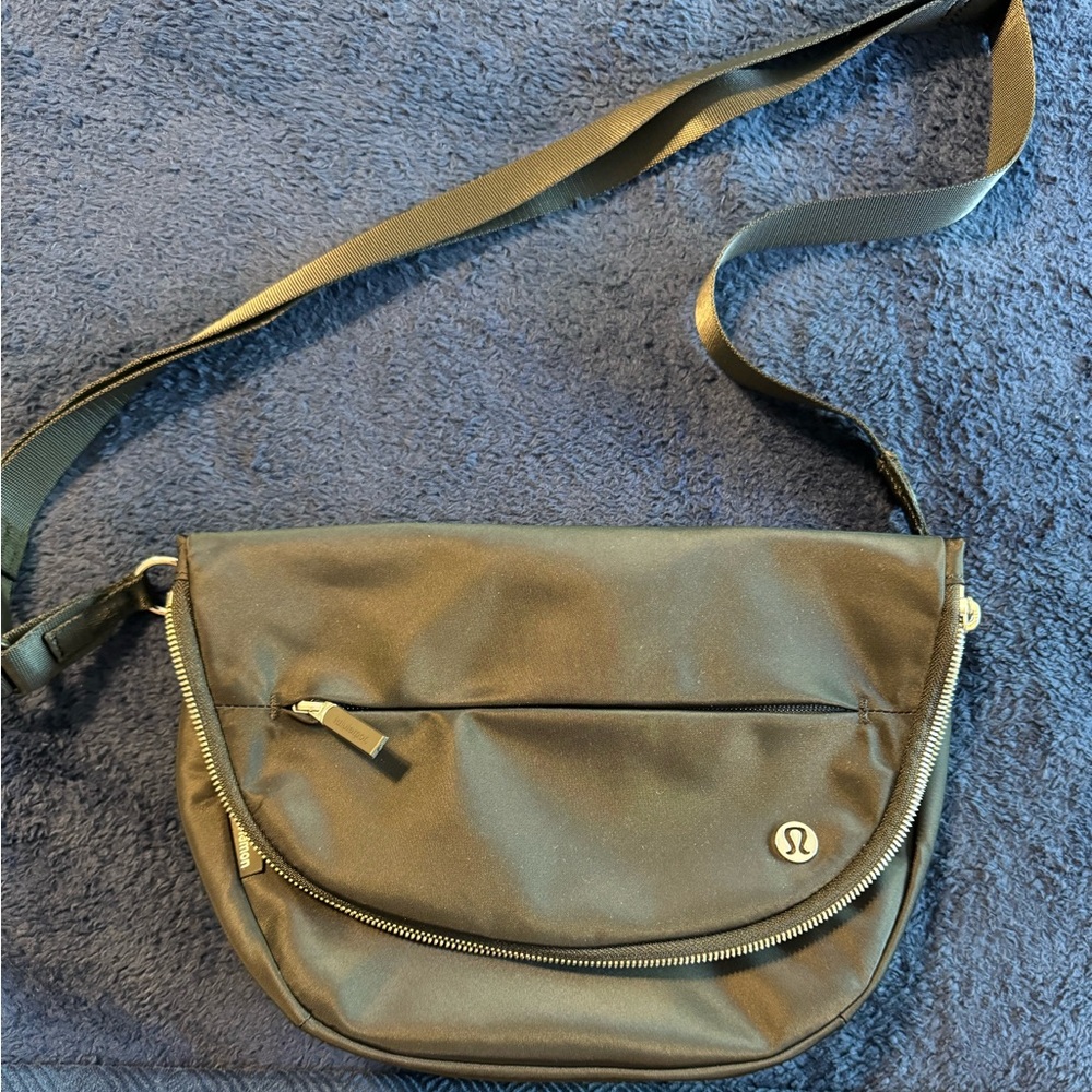 Lululemon festival crossbody